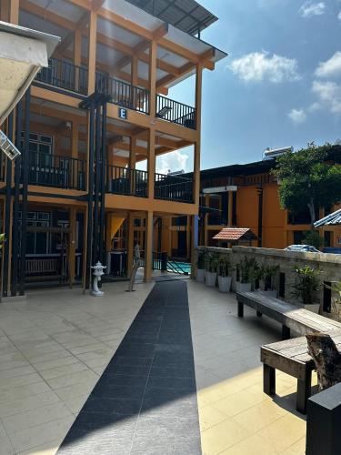 shari la island resort