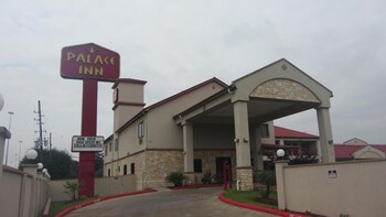 palace inn greenspoint