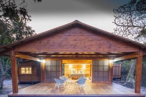 makakatana bay lodge