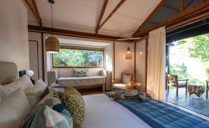 Makakatana Bay Lodge,Hluhluwe>>Durban,4 star