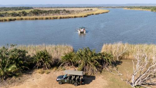 makakatana bay lodge