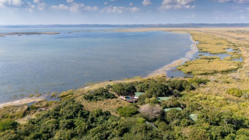 makakatana bay lodge