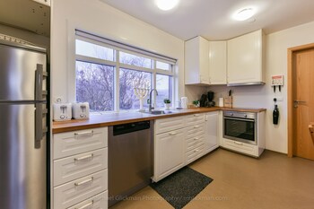 sy ra skor ugil guesthouse