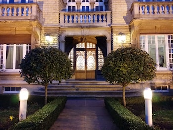 castel bayeux guesthouse
