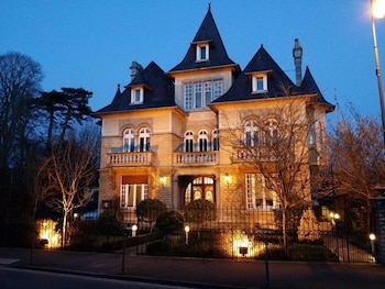 castel bayeux guesthouse