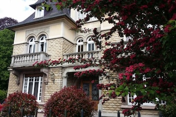 castel bayeux guesthouse