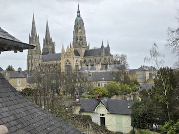 castel bayeux guesthouse