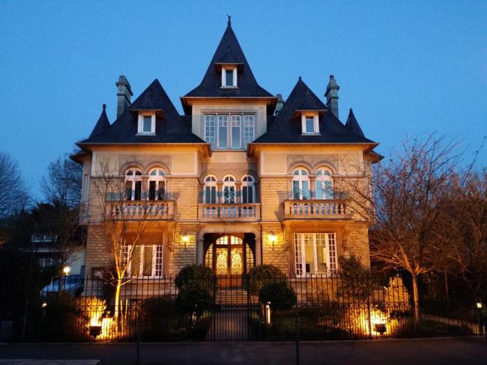 castel bayeux guesthouse