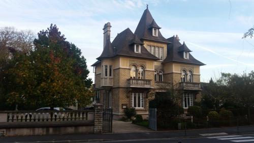 castel bayeux guesthouse