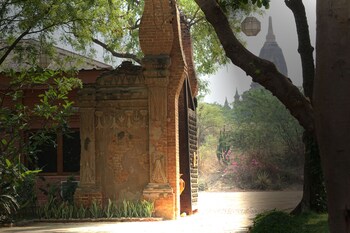 bagan hotel river view