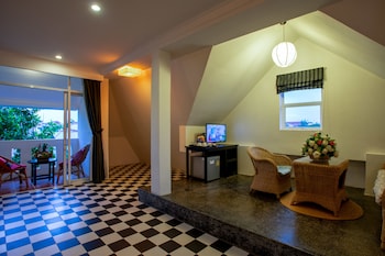 han and daniel villa boutique