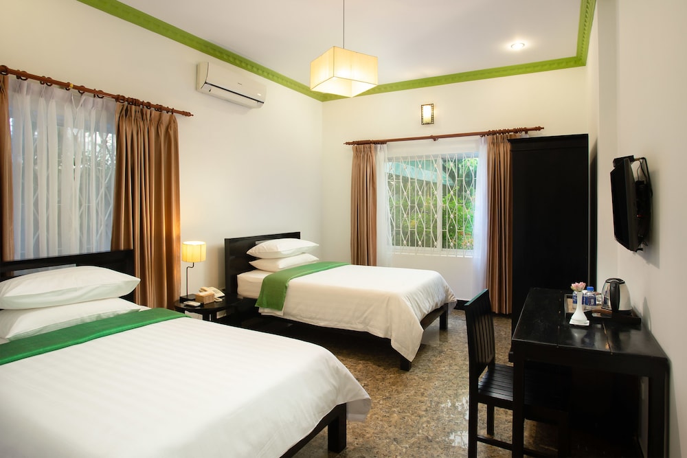 han and daniel villa boutique