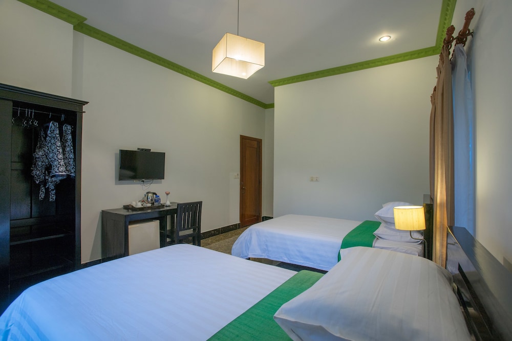 han and daniel villa boutique