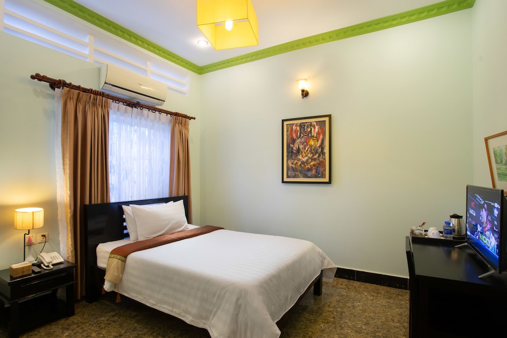 han and daniel villa boutique