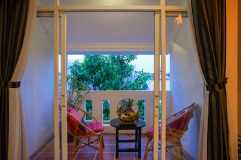 han and daniel villa boutique