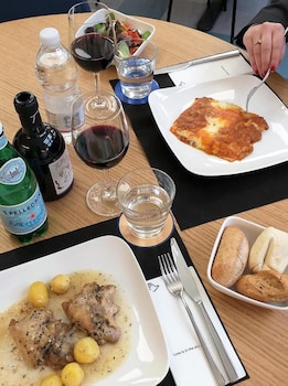 hellosky air rooms and lounge