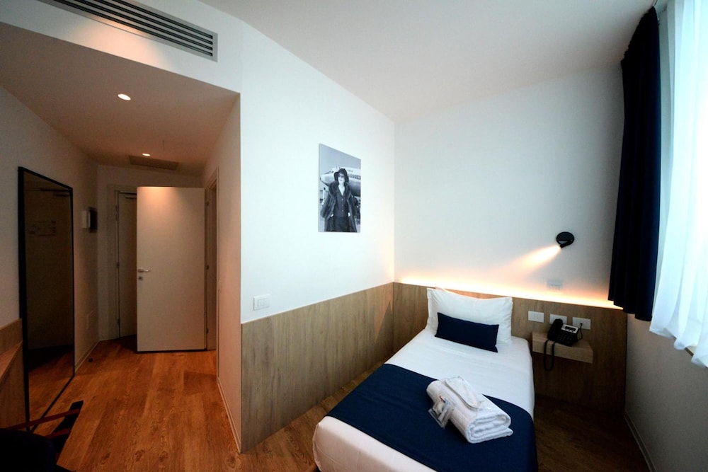 hellosky air rooms and lounge