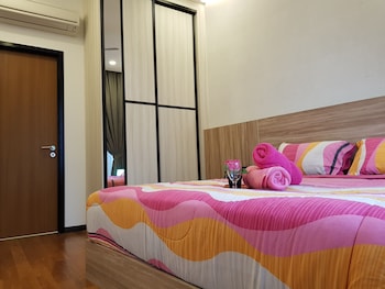 luxury apartment near klcc and city center