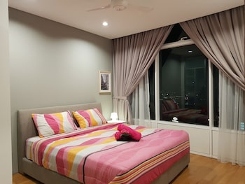 luxury apartment near klcc and city center