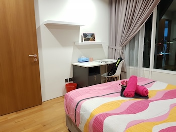 luxury apartment near klcc and city center