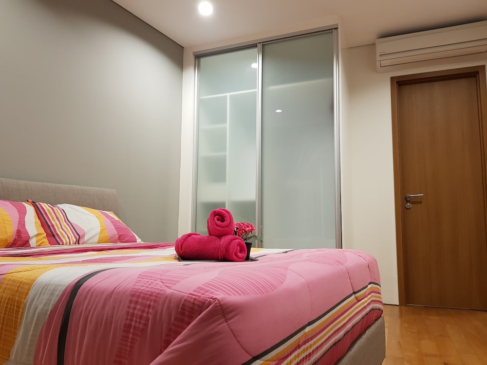 luxury apartment near klcc and city center