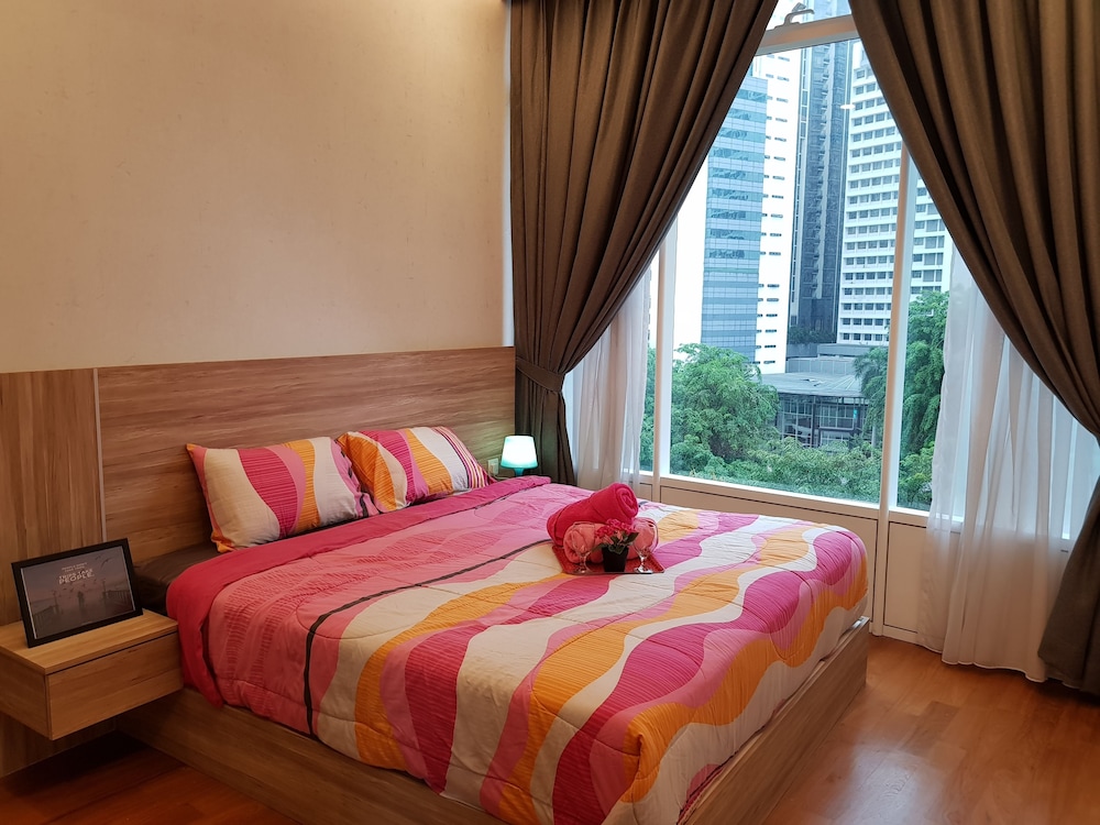 luxury apartment near klcc and city center