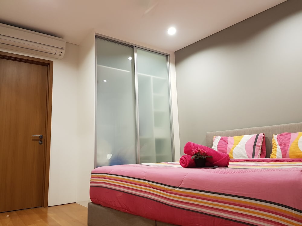 luxury apartment near klcc and city center