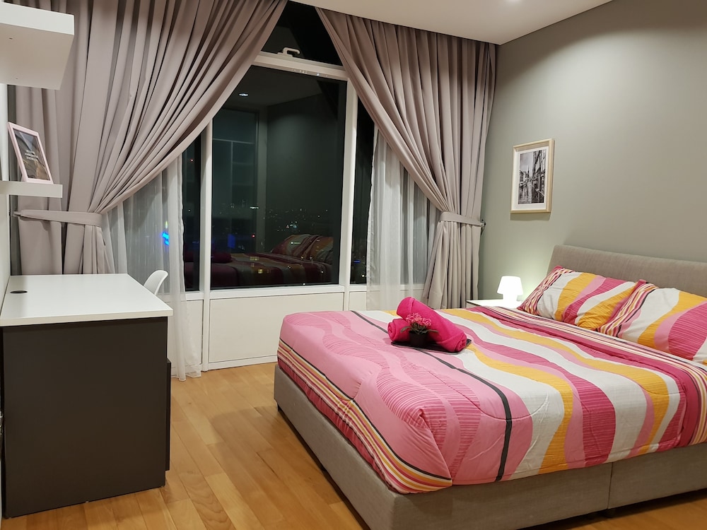 luxury apartment near klcc and city center
