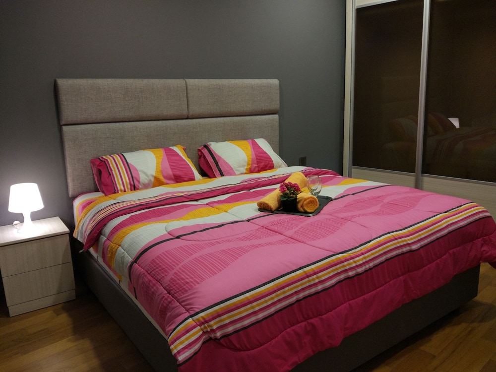 luxury apartment near klcc and city center