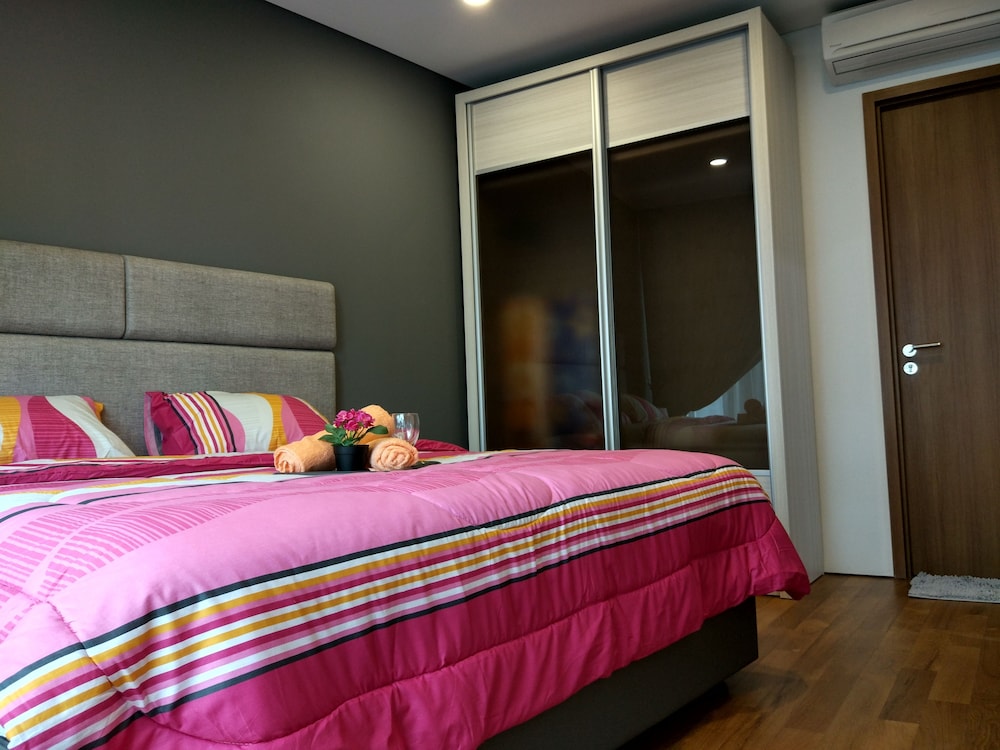 luxury apartment near klcc and city center