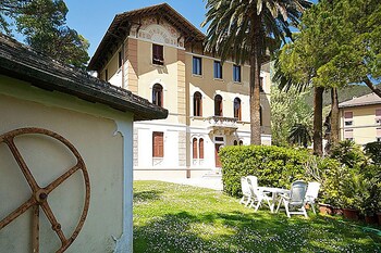 villa montale apartment i limoni