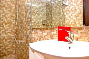 reddoorz near trans studio mall 2