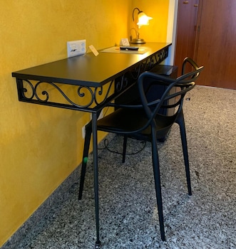 hotel and hostel montarina