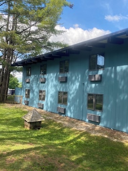 Hotel Vervana, Trademark Collection By Wyndham,Vermont>>Bennington,3 star