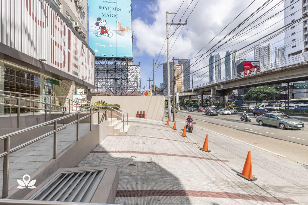 urban deca graceysplace