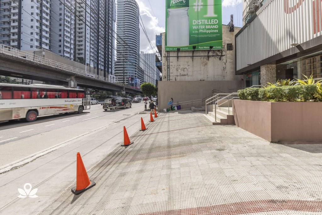 urban deca graceysplace