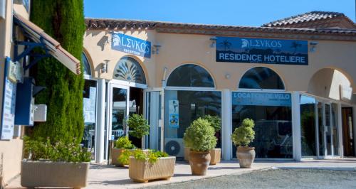 hotel le leukos