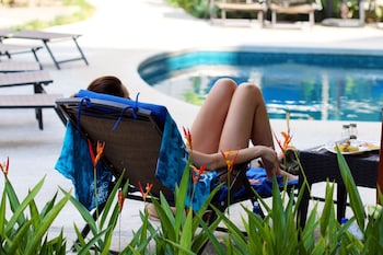 pacific suites boutique hotel and bistro