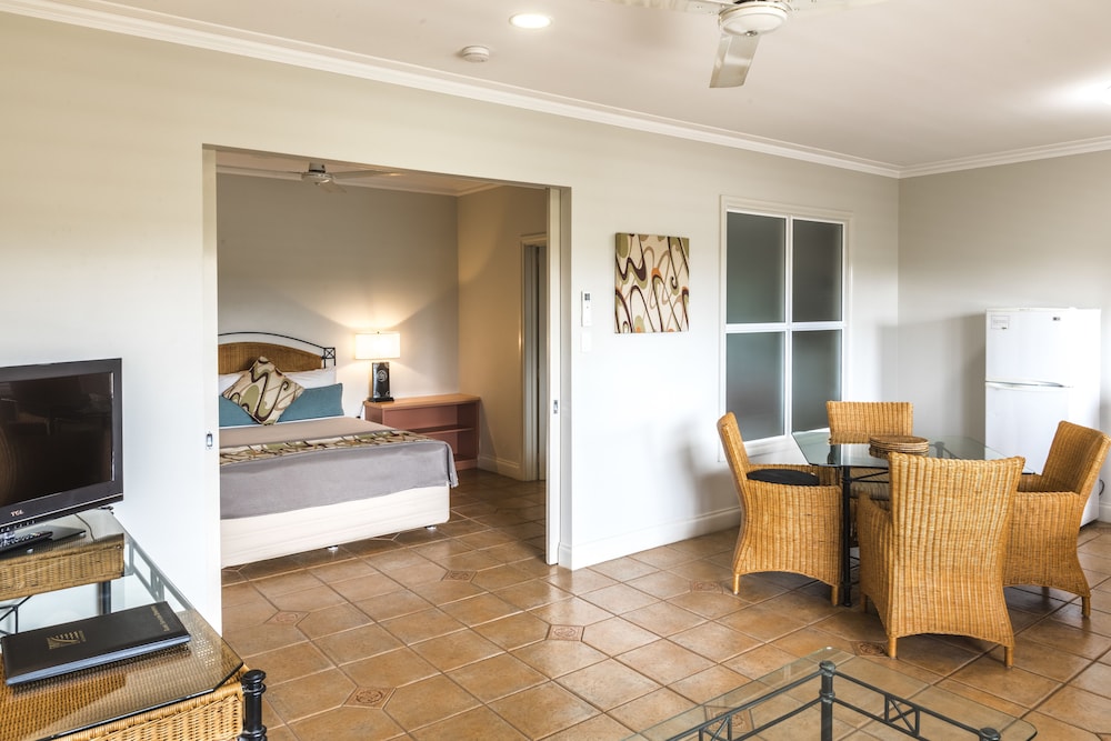 moonlight bay suites