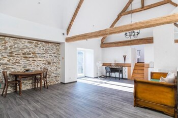 Les Colombes De La Baie Du Mont Saint-Michel,2 Rue De La Mairie,3 star