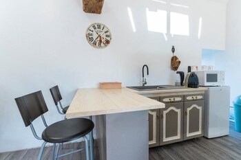 Les Colombes De La Baie Du Mont Saint-Michel,2 Rue De La Mairie,3 star