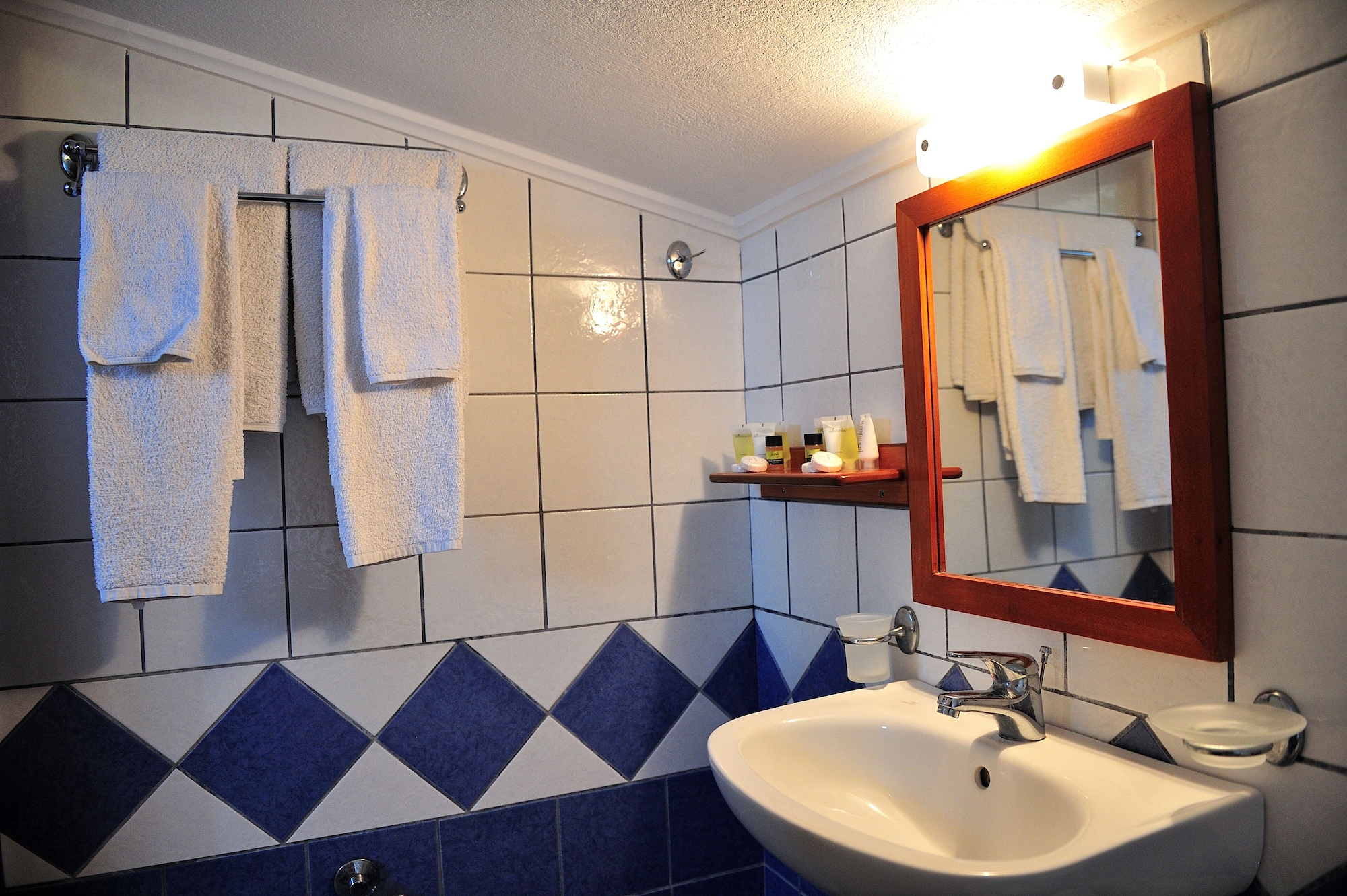 Eye Q Resort,Koukounaries>>Achladies,3 star