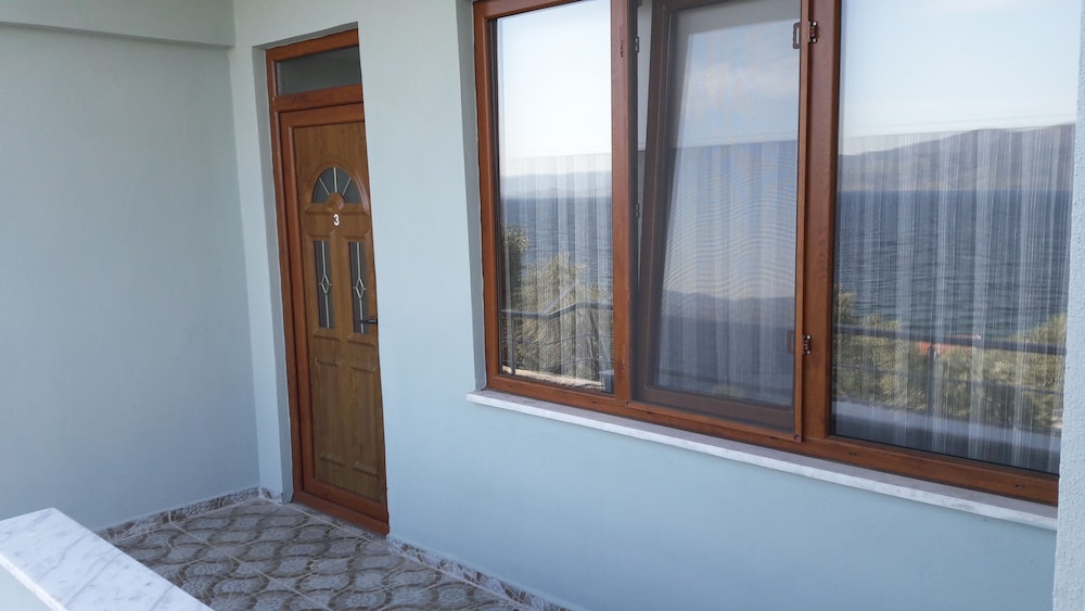 assos nazan motel restoran beach