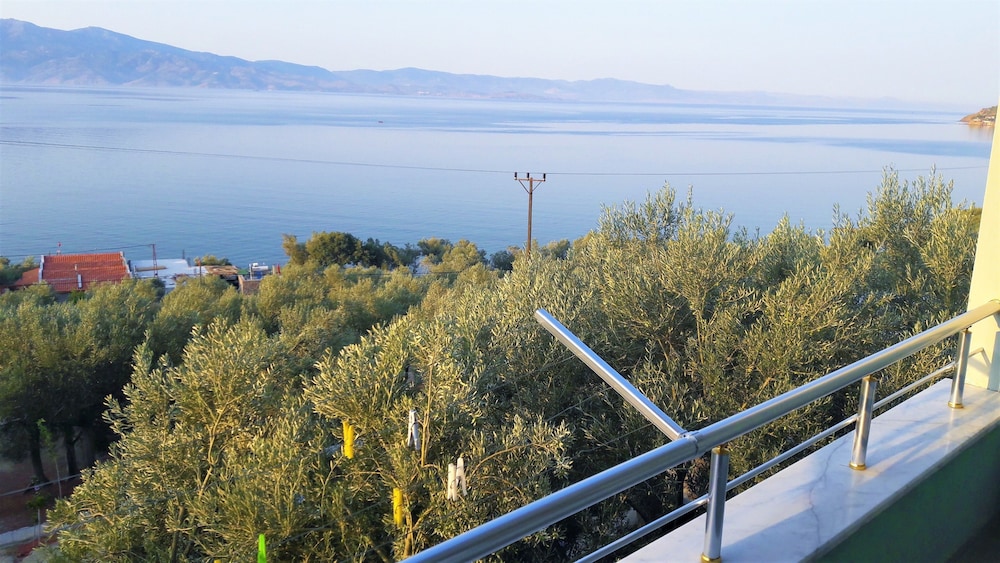 assos nazan motel restoran beach
