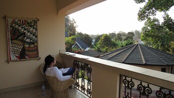 white house of tanzania hostel