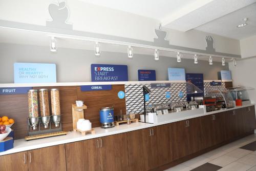 holiday inn express hotel and suites albuquerque airport by ihg