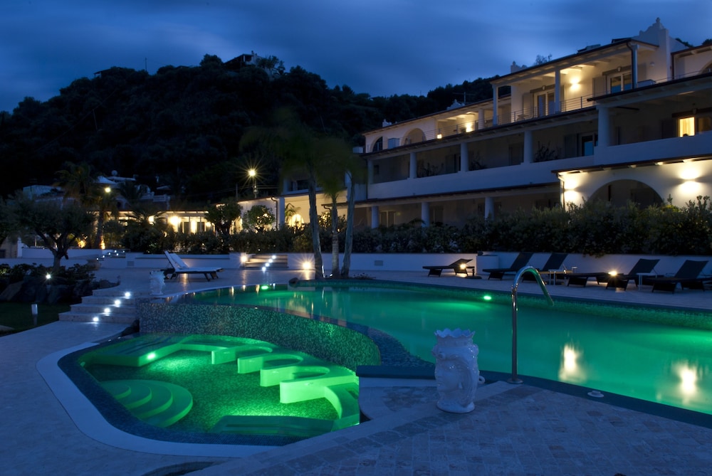 hotel mea aeolian charme