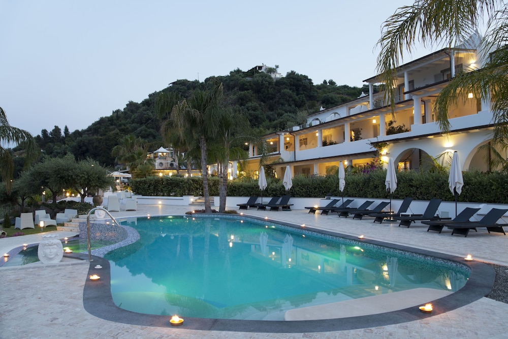 hotel mea aeolian charme
