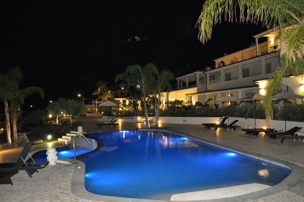 hotel mea aeolian charme