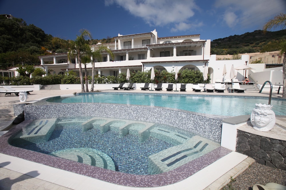 hotel mea aeolian charme